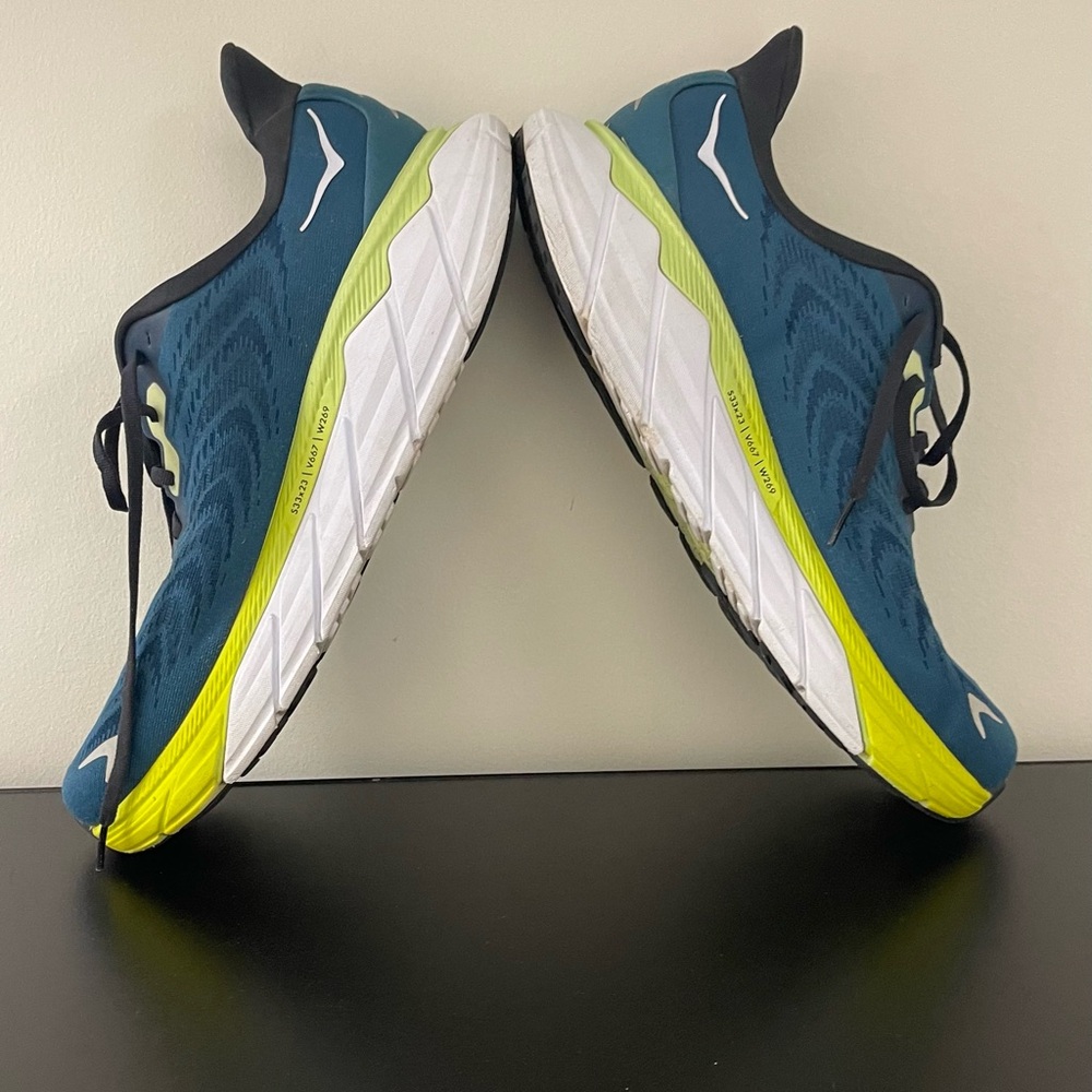 EUC 11D Men’s Hoka Arahi 6 Tennis shoes